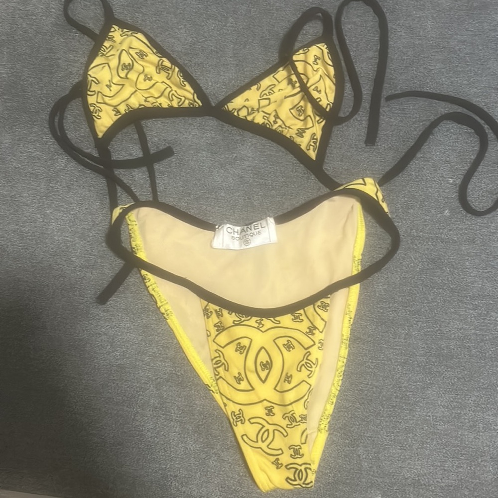 CHANEL Yellow and Black Bikini Set BOUTIQUE CHANEL Archival,Worn By KylieJenner
